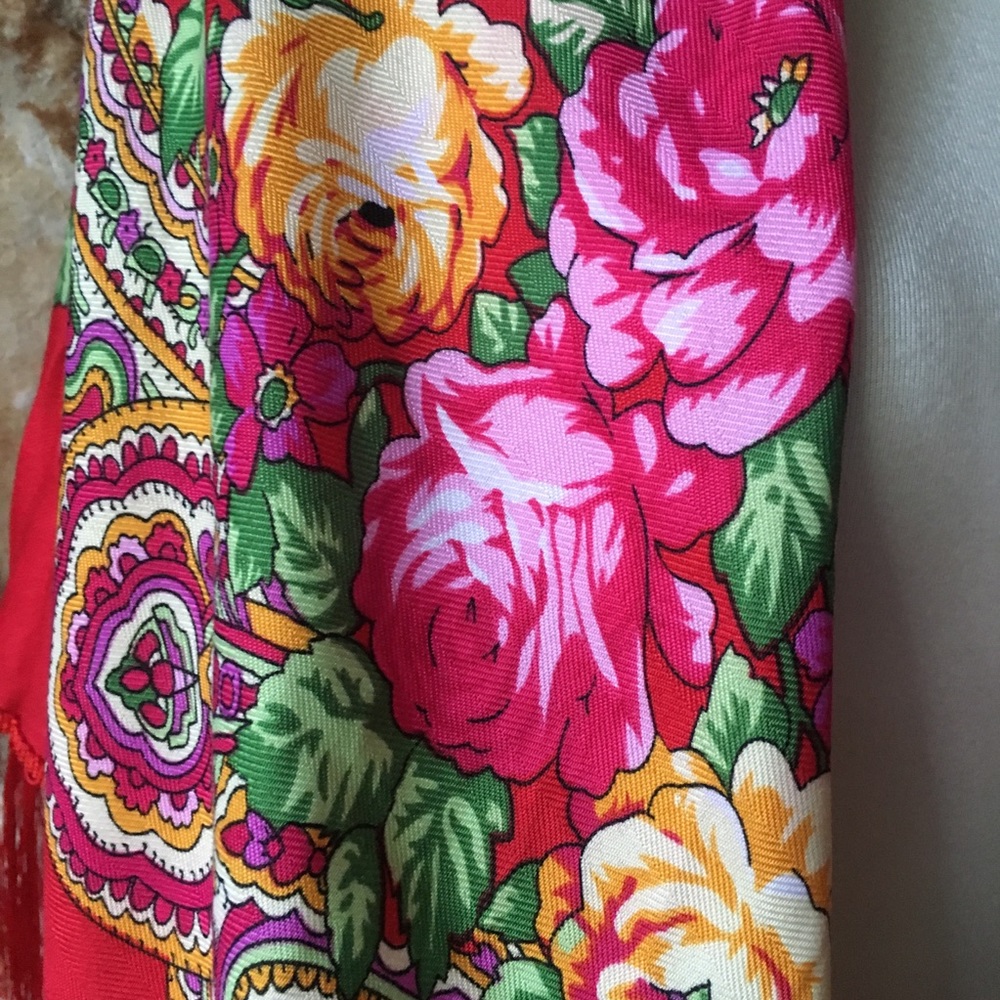 New! Red Fringe Floral Russian Scarf - Picture 4 of 6